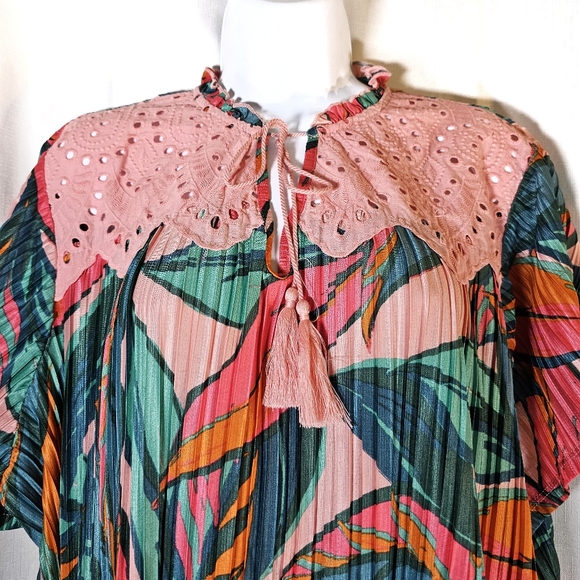 2/$20 Rio & Rian 2X Tropical Top - Picture 3 of 8